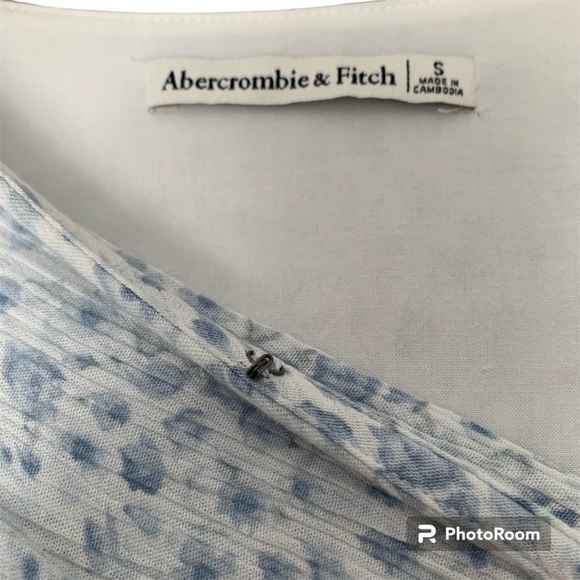 Abercrombie & Fitch Knot-Front Flutter Sleeve Top - Picture 8 of 9